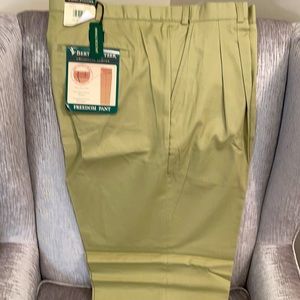 Khaki colored, Bert Pulitzer Brand, machine washable, New men’s pants. W44xL32.
